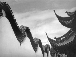 Chińskie dachy w fotografii Stefana Arczyńskiego