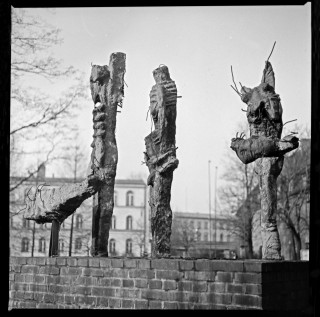 Rzeźba Władysława Hasiora przed MA nabrała nowego blasku!