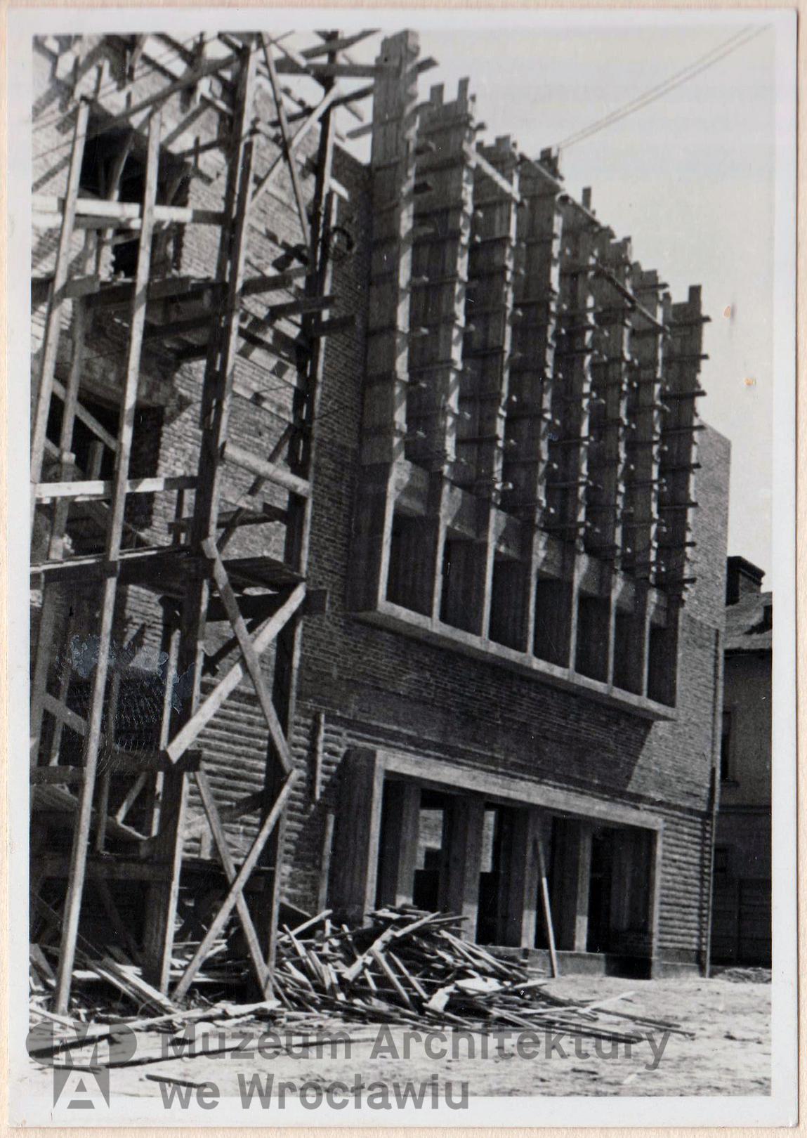 Frydecki Andrzej, Porębowicz Stefan, Dom Żołnierza Polskiego we Lwowie. Fotografia gmachu w trakcie budowy, 1938