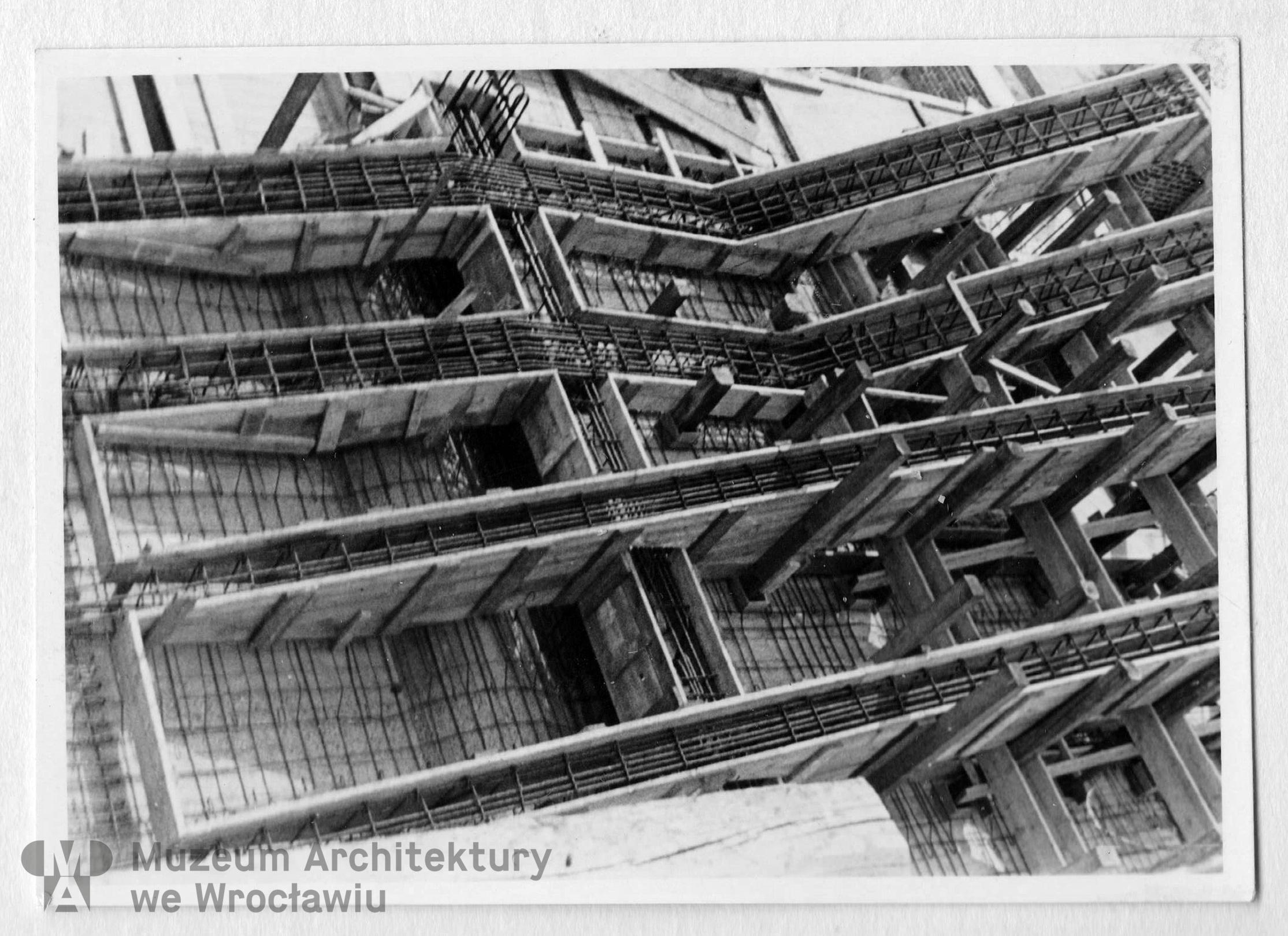 Frydecki Andrzej, Porębowicz Stefan, Dom Żołnierza Polskiego we Lwowie. Fotografia gmachu w trakcie budowy, 1938