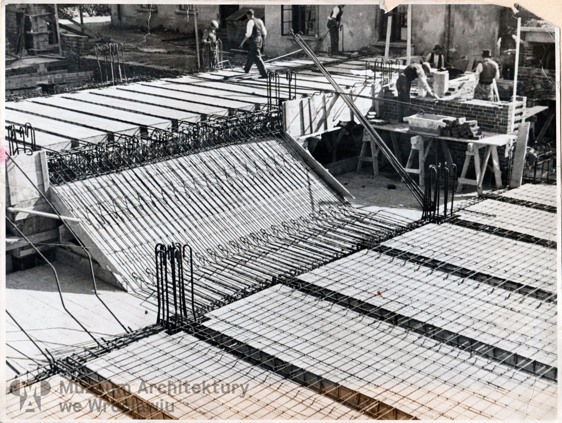 Frydecki Andrzej, Porębowicz Stefan, Dom Żołnierza Polskiego we Lwowie. Fotografia gmachu w trakcie budowy, 1938.05